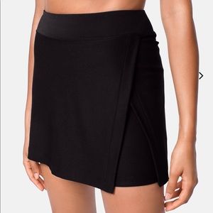 OV Court Skort in Black/Darkish Grey
